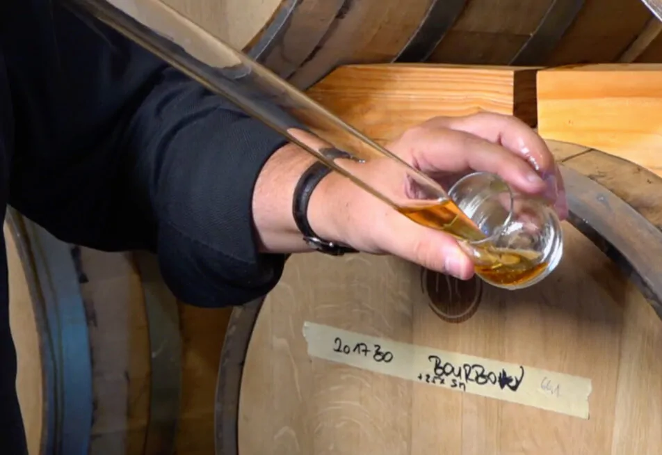 TOP TSCHEGG: Off to the whiskey distillers